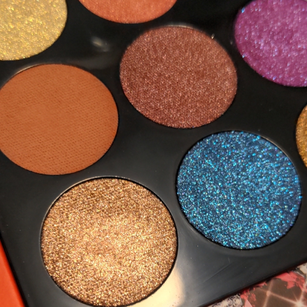 Pat McGrath Labs Luminous Legends: Mega Eye Shadow Palette - Picture 3 of 10
